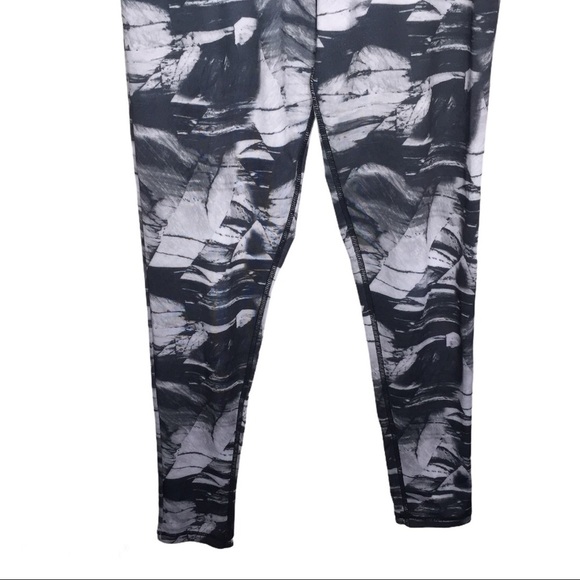 YAS SPORT Marble/Tie Dye Leggings With Elastic Waistband Black Size Small - Picture 4 of 6